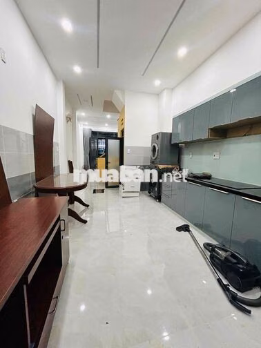 Cho Thuê Nguyên căn xe hơi đỗ cửa