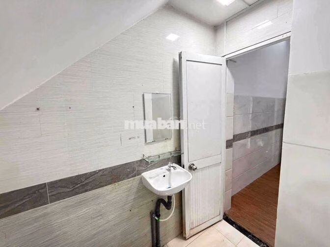 Căn hộ tầng trệt, yên tĩnh, ADV quận 6