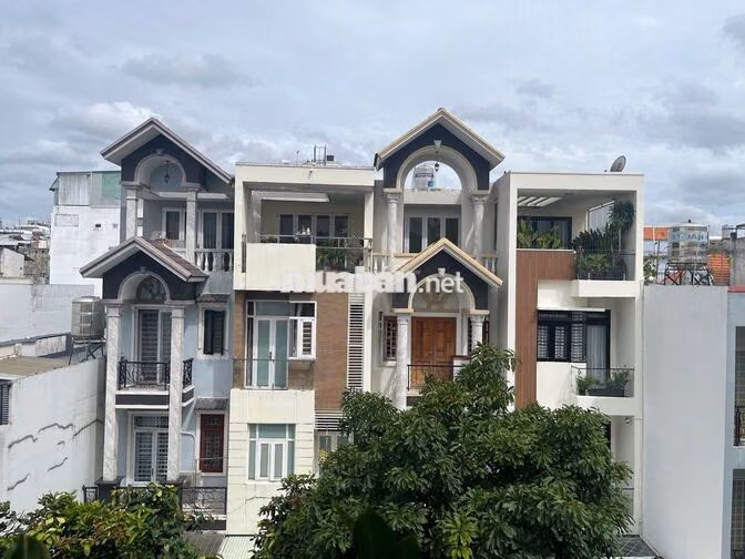 Nhà 4 tầng 4x11m full nội thất đường Trần bá giao,có sổ Hồng,chính chủ