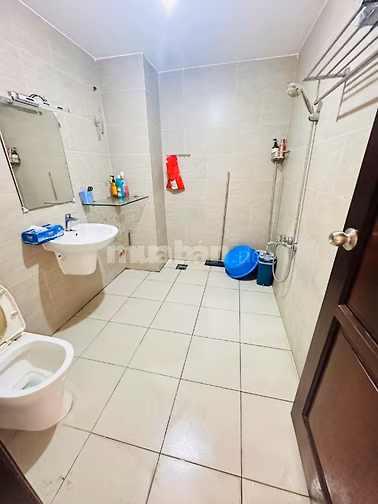 Cần cho thuê phòng rộng nguyên tầng 2 nhà phố DTSD hơn 50m2 ((2-3Nữ) )