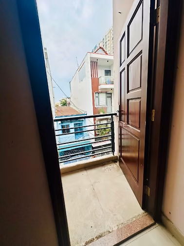 Cần cho thuê phòng rộng nguyên tầng 2 nhà phố DTSD hơn 50m2 ((2-3Nữ) )
