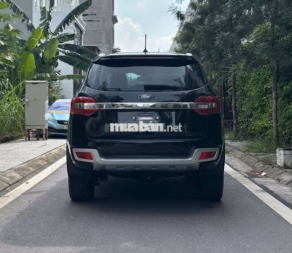 Ford Everest 2020 2.0AT 1 cầu Đen 14 vạn km