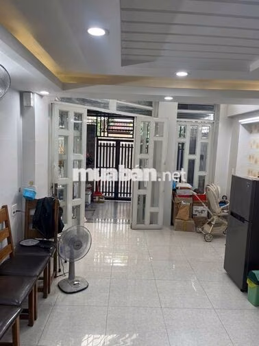 Nhà 4 tầng 4x11m full nội thất đường Trần bá giao,có sổ Hồng,chính chủ
