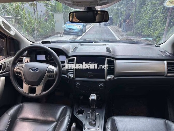 Ford Everest 2020 2.0AT 1 cầu Đen 14 vạn km