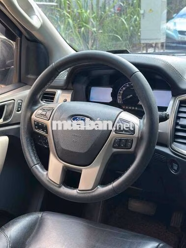 Ford Everest 2020 2.0AT 1 cầu Đen 14 vạn km