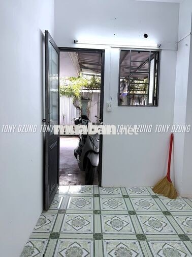 PHÒNG GÁC -CỬA SỔ TRỜI THOÁNG -NGAY DƯƠNG QUẢNG HÀM - GẦN ĐH VĂN LANG 