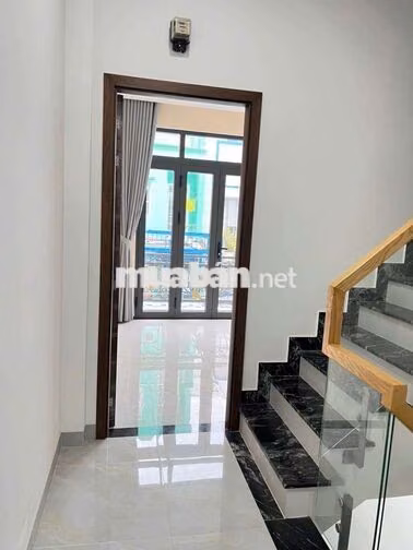 Cho thuê nhà nguyên căn 4 phòng ngủ 4 máy lạnh hẻm xe hơi 