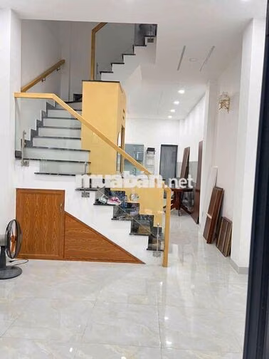 Cho thuê nhà nguyên căn 4 phòng ngủ 4 máy lạnh hẻm xe hơi 