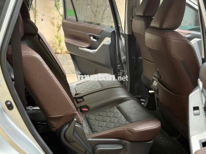 Innova Cross 2.0V 2024 Bạc - Xe Cty XHĐ còn giảm