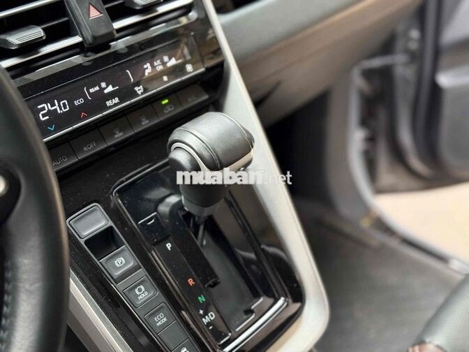 Innova Cross 2.0V 2024 Bạc - Xe Cty XHĐ còn giảm