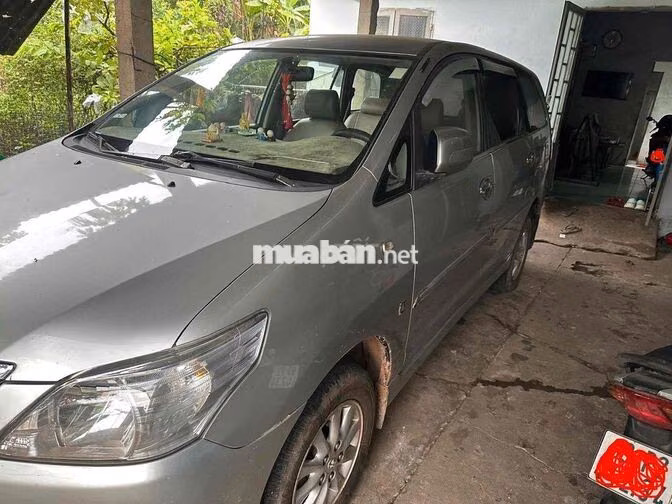 Toyota Innova 7 chỗ Bạc 3.30.000 km