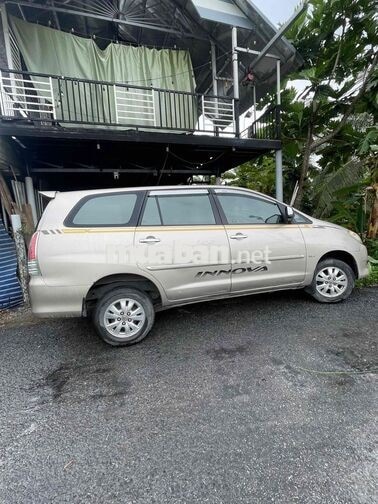 Toyota Innova 2011 Vàng cát Xe gia đình