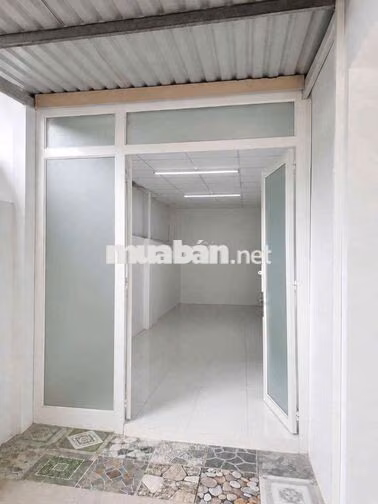 NHÀ LÀM VP, KHO NGAY GIGAMALL PVĐ. DT 200M2 NGANG 8M SÂN ĐẬU 2 OTO