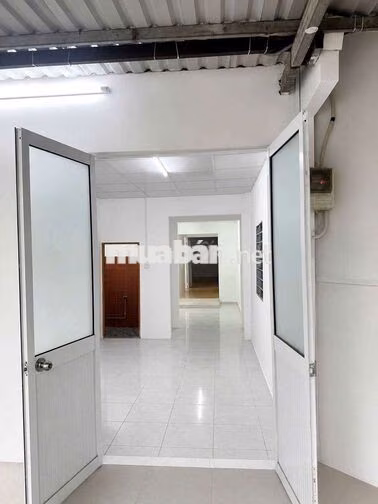 NHÀ LÀM VP, KHO NGAY GIGAMALL PVĐ. DT 200M2 NGANG 8M SÂN ĐẬU 2 OTO
