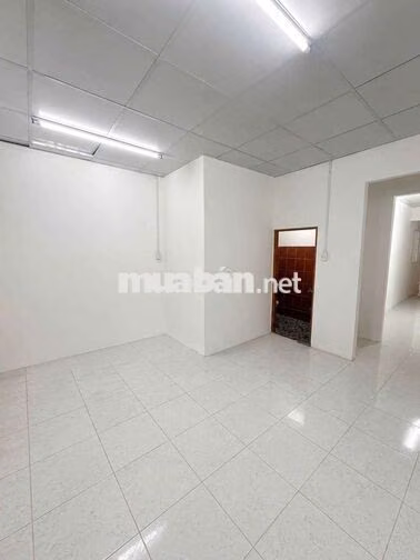 NHÀ LÀM VP, KHO NGAY GIGAMALL PVĐ. DT 200M2 NGANG 8M SÂN ĐẬU 2 OTO