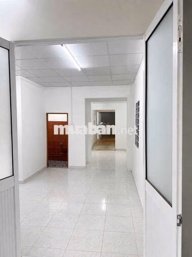 NHÀ LÀM VP, KHO NGAY GIGAMALL PVĐ. DT 200M2 NGANG 8M SÂN ĐẬU 2 OTO