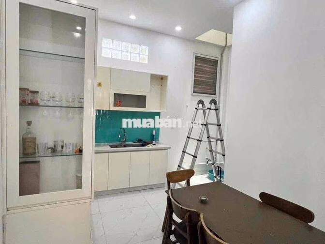 Cho thuê nhà đs 5 p17 (4x14) 2 lầu 4 pn ,  3 wc nội thất cơ ban