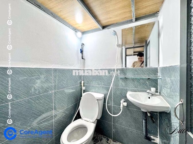 Phòng Gác Cao Đứng Được Thoáng Mát Ngay Kế Đầm Sen