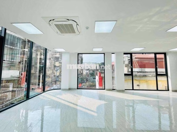 Cho thuê văn phòng tại Yên Lãng 90m2 giá chỉ 16t lô góc full kính