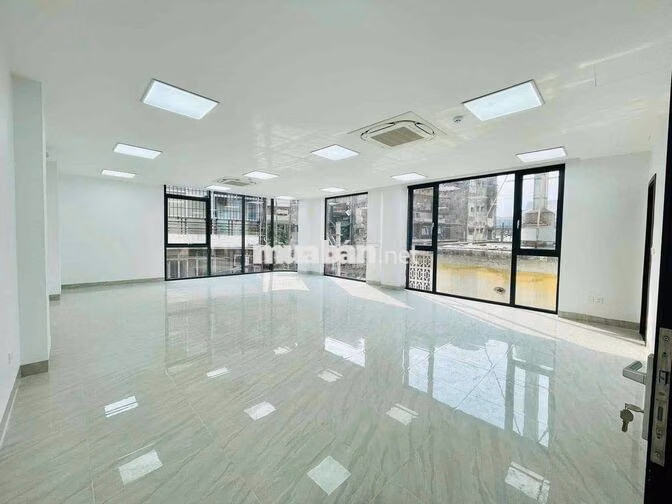 Cho thuê văn phòng tại Yên Lãng 90m2 giá chỉ 16t lô góc full kính