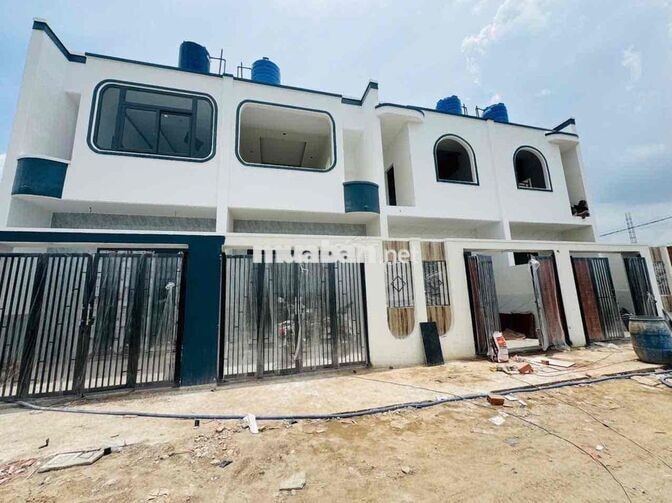 nhà sổ hồng riêng. hoàn công đầy đủ hỗ trợ ngân hàng 75%