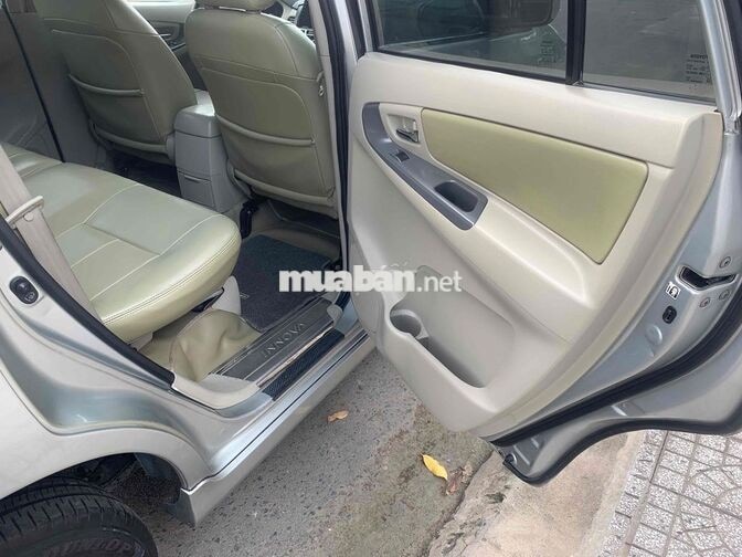 Toyota Innova 2013 Số tự động Bạc