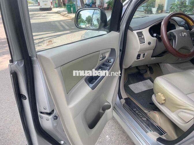 Toyota Innova 2013 Số tự động Bạc