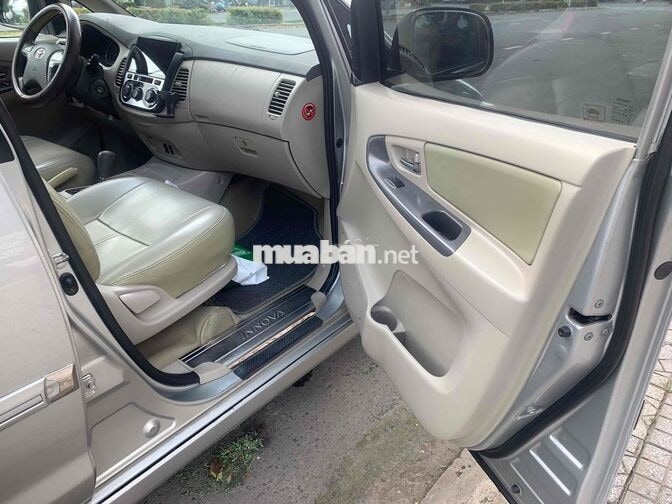 Toyota Innova 2013 Số tự động Bạc