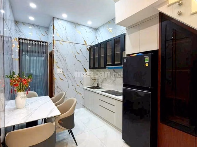 Nhà vuông vức 2 lầu 1 sân thượng hẻm xe hơi Mai Xuân Thưởng
