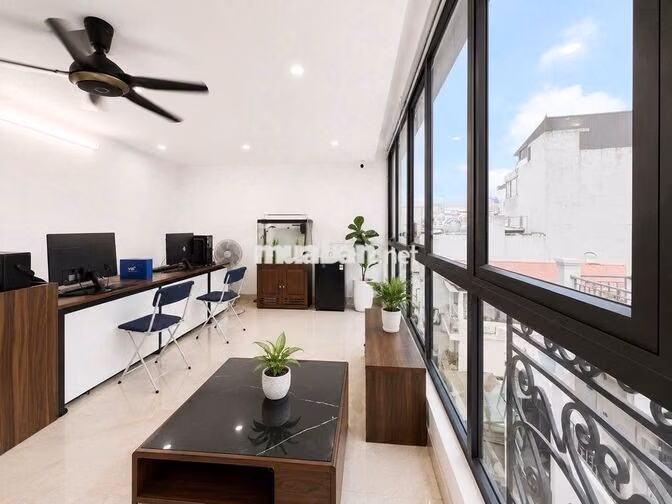 Chính chủ cho thuê văn phòng mới 30m2 ngõ 133 Thái Hà