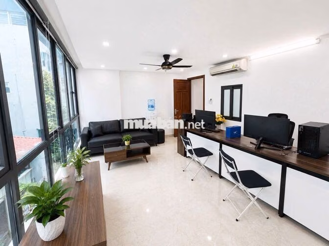 Chính chủ cho thuê văn phòng mới 30m2 ngõ 133 Thái Hà
