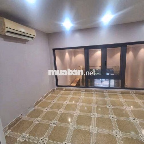 nhà mới gần trường FPT, PMQT, GTVT . 2pn có 2 máy lanh, giường tủ