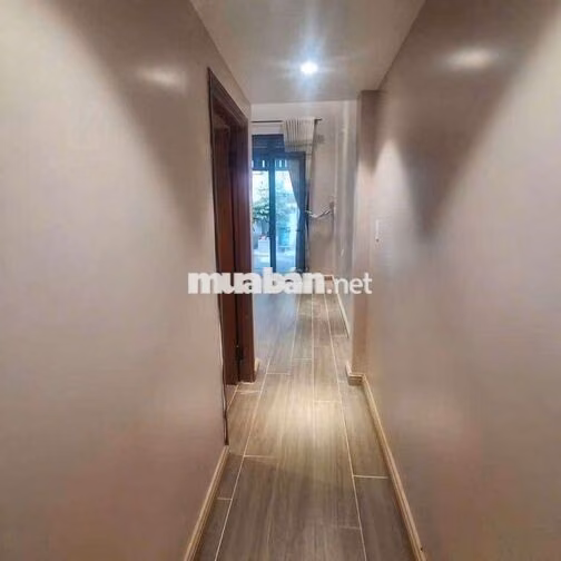 nhà mới gần trường FPT, PMQT, GTVT . 2pn có 2 máy lanh, giường tủ
