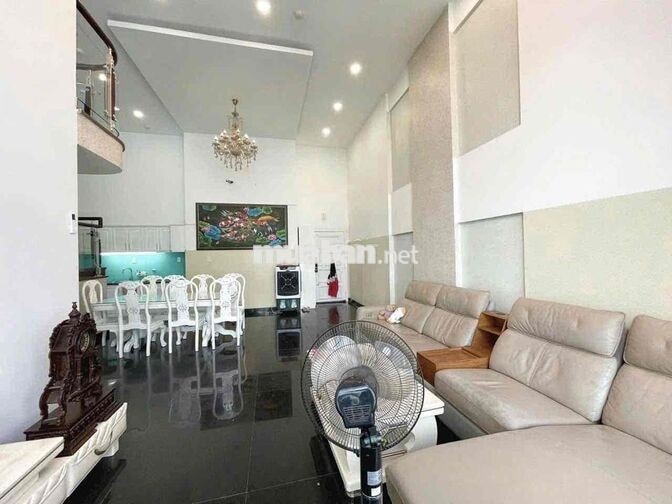 cho thuê căn hộ Duplex,tầng cao thoáng mát,FUll nội thất ,