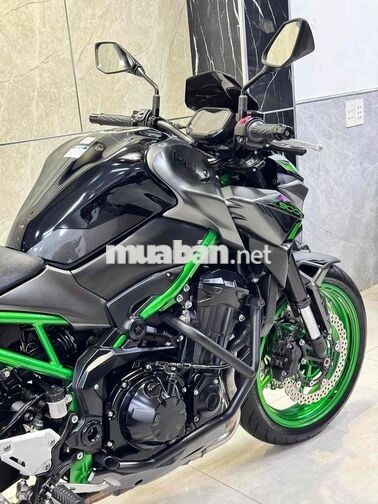 Kawasaki Z900 2023 Nake Bike Đen, Xanh lá