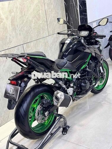 Kawasaki Z900 2023 Nake Bike Đen, Xanh lá