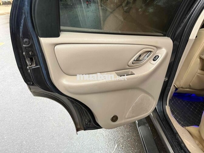 Ford Escape 2005 Xăng Đen 5 chỗ