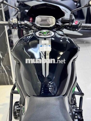Kawasaki Z900 2023 Nake Bike Đen, Xanh lá