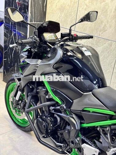 Kawasaki Z900 2023 Nake Bike Đen, Xanh lá