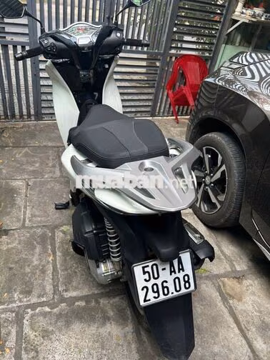 Honda SH160i ABS Tiêu chuẩn đời 2024 trắng-đen