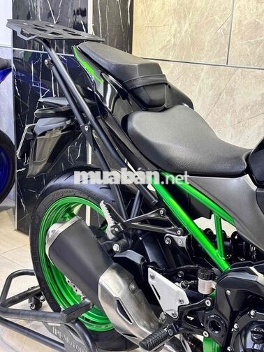 Kawasaki Z900 2023 Nake Bike Đen, Xanh lá