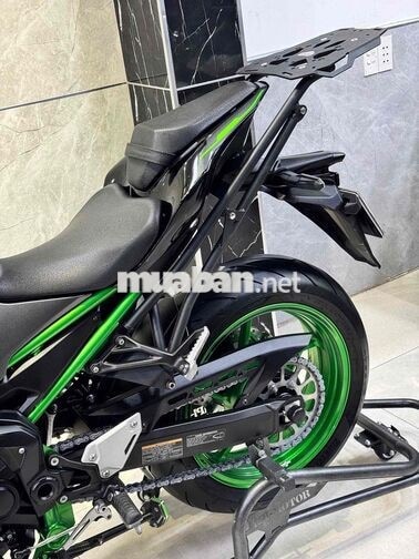 Kawasaki Z900 2023 Nake Bike Đen, Xanh lá