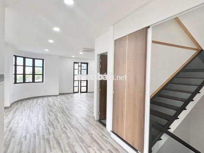 cho thuê căn góc cityland sẵn máy lạnh thang máy dt 7x20m