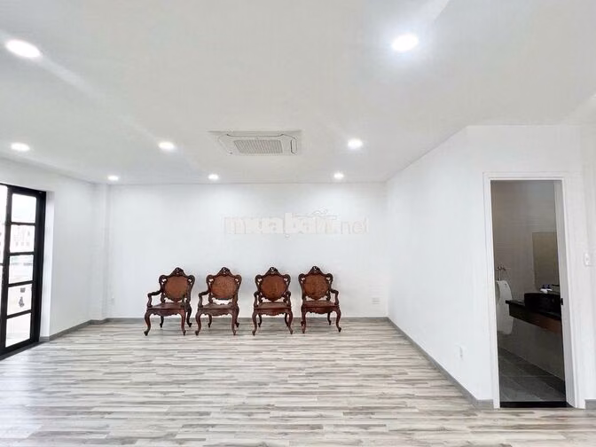 cho thuê căn góc cityland sẵn máy lạnh thang máy dt 7x20m