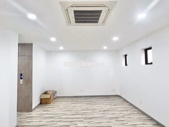 cho thuê căn góc cityland sẵn máy lạnh thang máy dt 7x20m