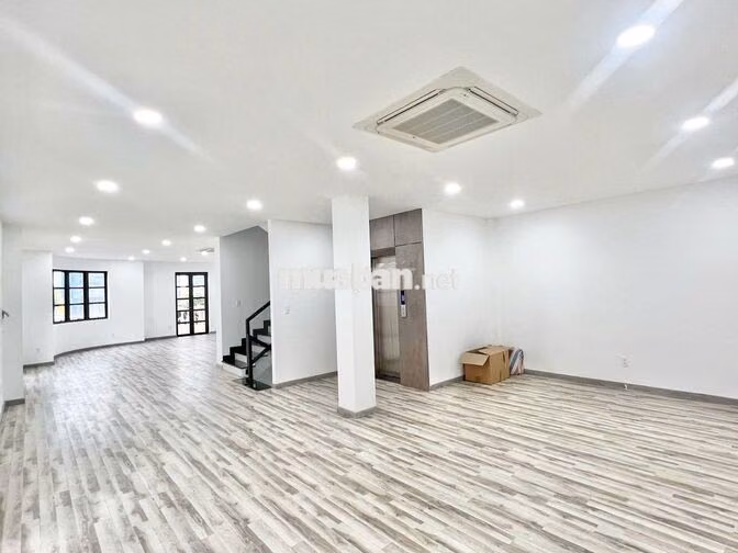cho thuê căn góc cityland sẵn máy lạnh thang máy dt 7x20m