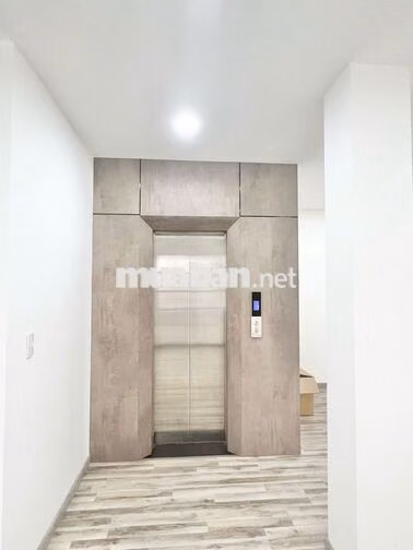 cho thuê căn góc cityland sẵn máy lạnh thang máy dt 7x20m