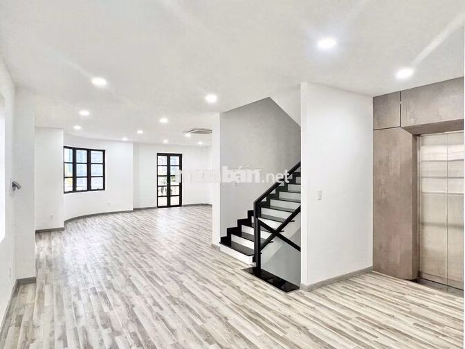 cho thuê căn góc cityland sẵn máy lạnh thang máy dt 7x20m