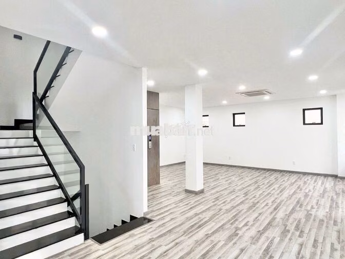 cho thuê căn góc cityland sẵn máy lạnh thang máy dt 7x20m