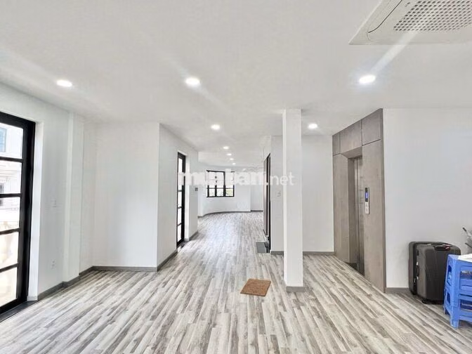 cho thuê căn góc cityland sẵn máy lạnh thang máy dt 7x20m